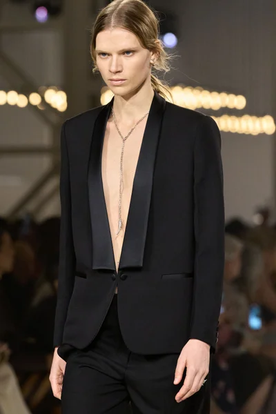 Look 200